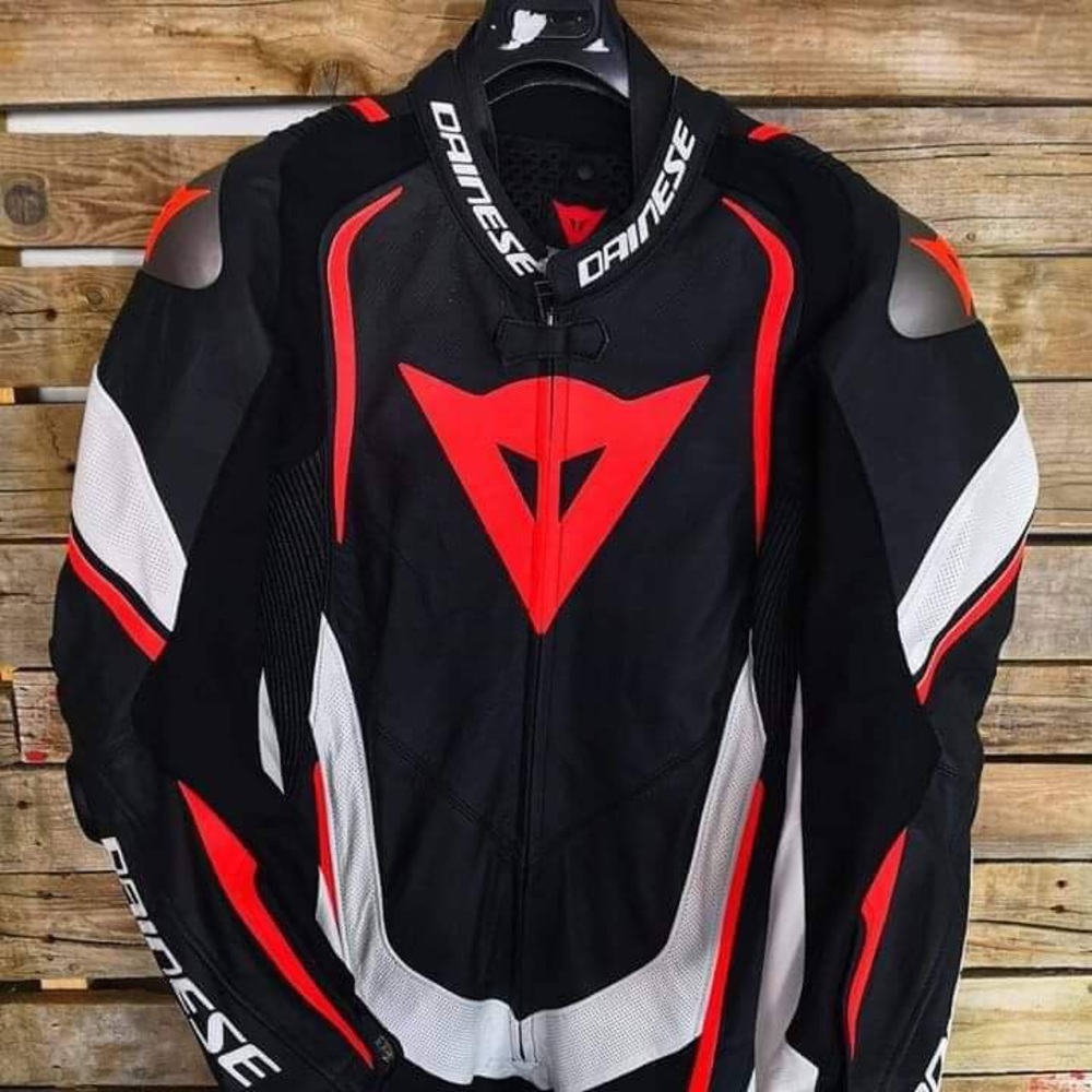Motorcyle riding suit